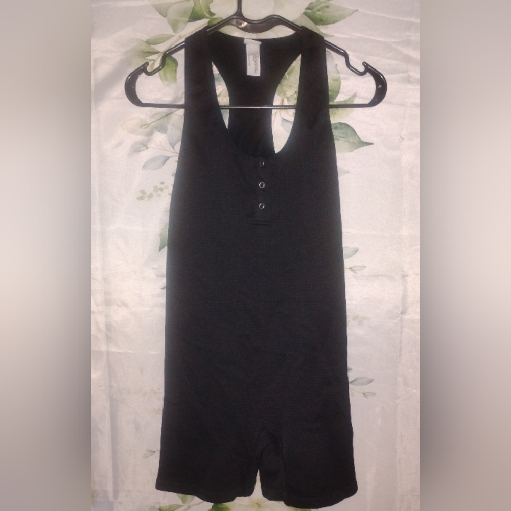 Set Of Two Ribbed Sleeveless Rompers - Picture 2 of 8